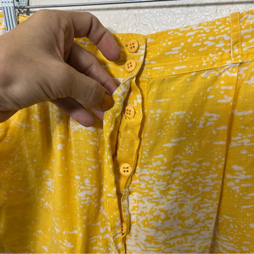 Vintage 80’s Valentino Swimwear Cotton Linen Yellow White Bermuda Shorts Size 12 - Picture 8 of 14